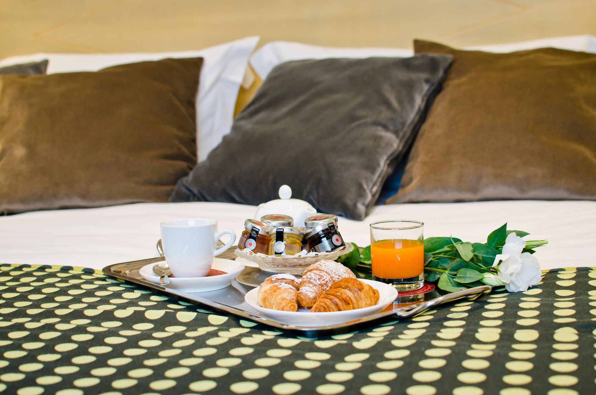 Hotel Plaza Opera 4*