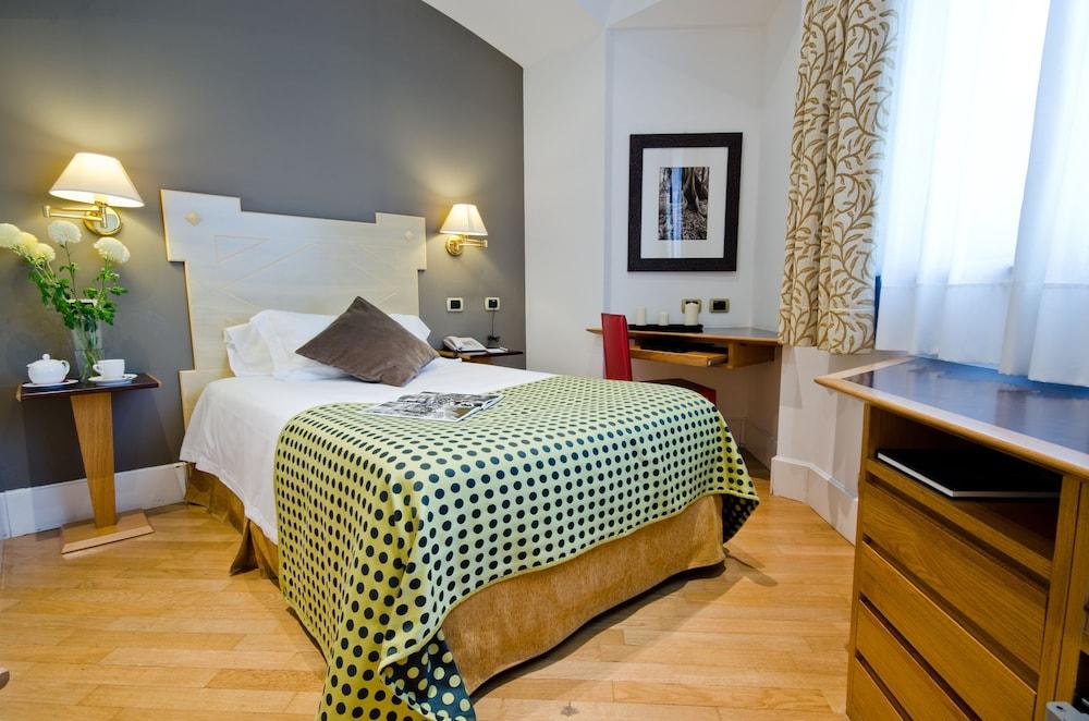Plaza Opera 4*