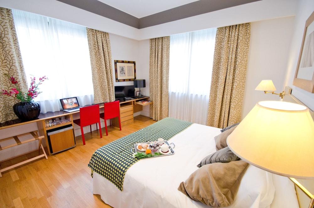 Plaza Opera 4*