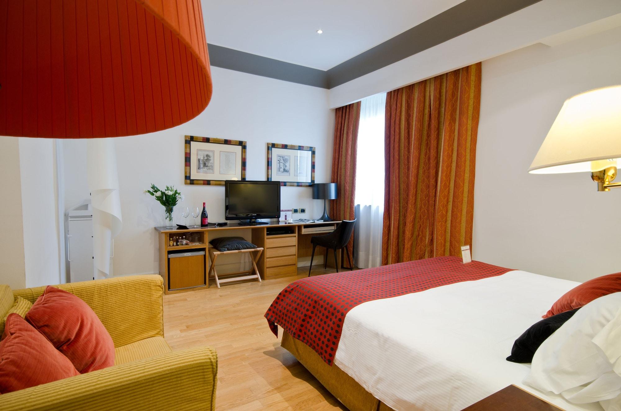 Hotel Plaza Opera 4*