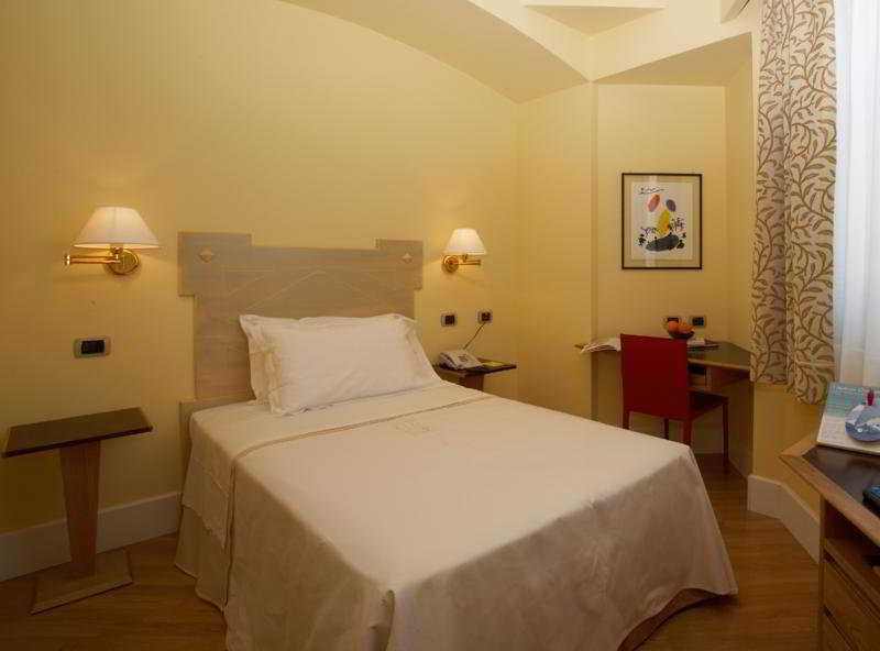 Plaza Opera Hotel 4*